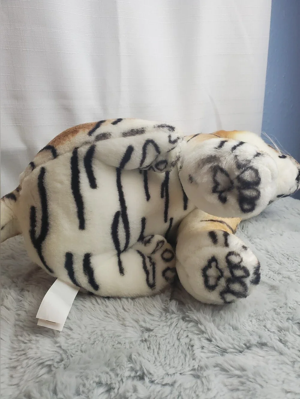 RARE HTF Vintage Realistic Animal Kingdom Sitting Tiger Approx 12” With Tag